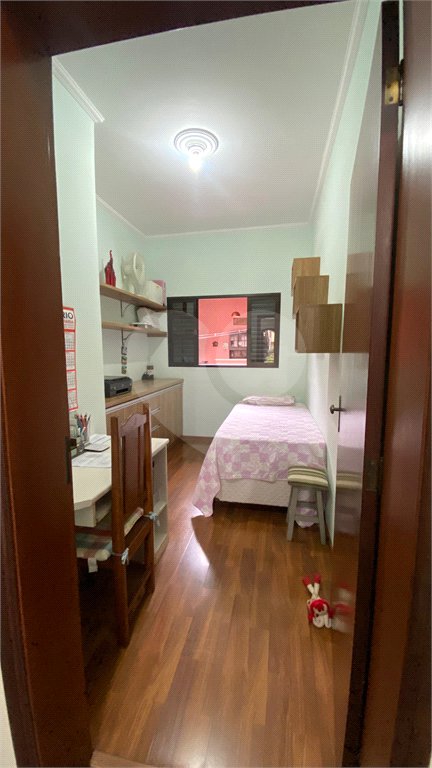 Casa à venda com 3 quartos, sendo 2 suítes, no condomínio Residencial Jardim Altos de Suzano, Suzano - SP