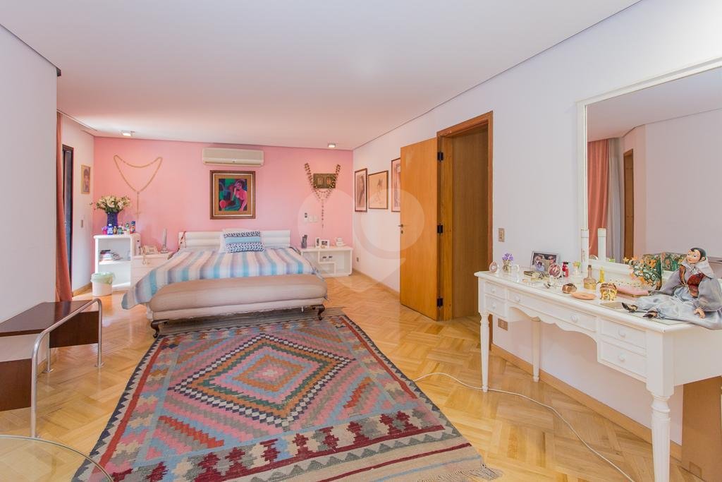 Apartamento para alugar com 5 quartos, sendo 3 suítes, em Alto de Pinheiros, São Paulo, SP
