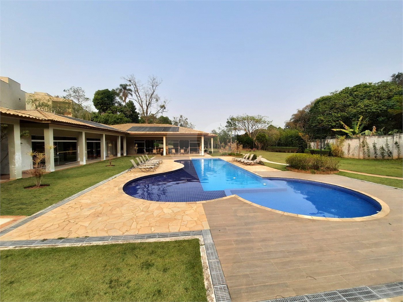 Casa à venda com 3 suítes no condomínio Ecovillagio, São Roque - SP