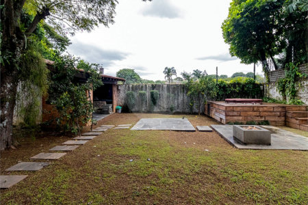 Casa à venda com 3 quartos, sendo 2 suítes,  em Alto de Pinheiros, São Paulo, SP