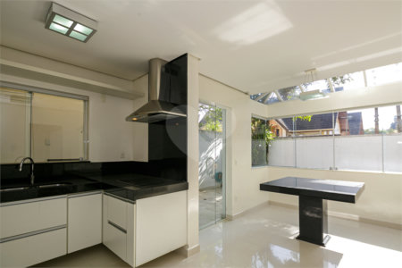 Casa à venda com 3 suítes no condomínio Villaggio Belvedere, São Paulo - SP