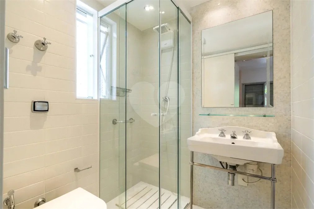 Apartamento para venda em Moema com 2 quartos, sendo 2 suítes, 70m²