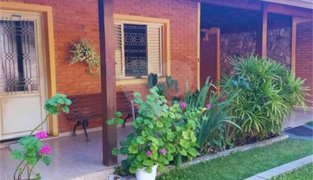 Casa para alugar com 2 quartos, sendo 1 suíte,  no Centro, Vinhedo, SP