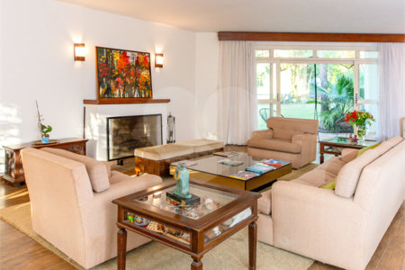 Casa Térrea à venda com 5 quartos, sendo 3 suítes, em Jardim Marajoara, São Paulo, SP