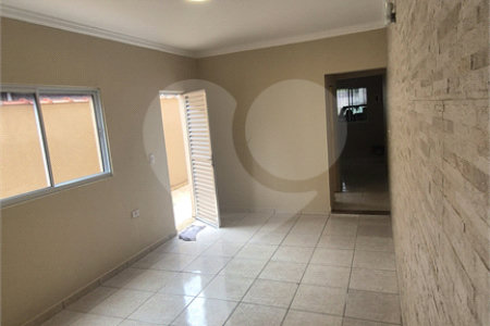 Sobrado à venda com 3 quartos, sendo 1 suíte, em Jardim Las Vegas, Santo André, SP