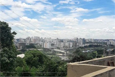 Sobrado à venda com 8 quartos em Jardim São Luís, São Paulo, SP