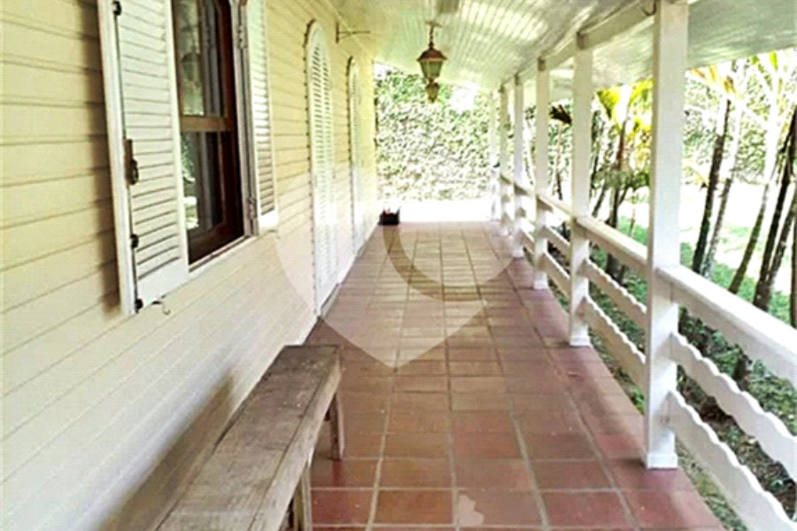 Casa à venda com 4 quartos, sendo 1 suíte,  no condomínio Parque Imperial da Cantareira, Mairiporã - SP