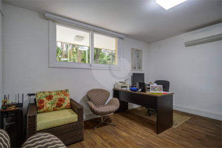 Sobrado à venda com 6 quartos, sendo 3 suítes, em Alto da Boa Vista, São Paulo, SP