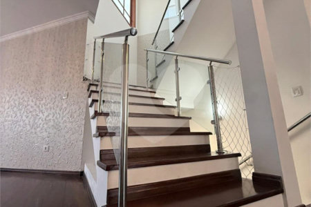Casa à venda com 4 quartos, sendo 2 suítes,  no condomínio Arujá 5, Arujá - SP