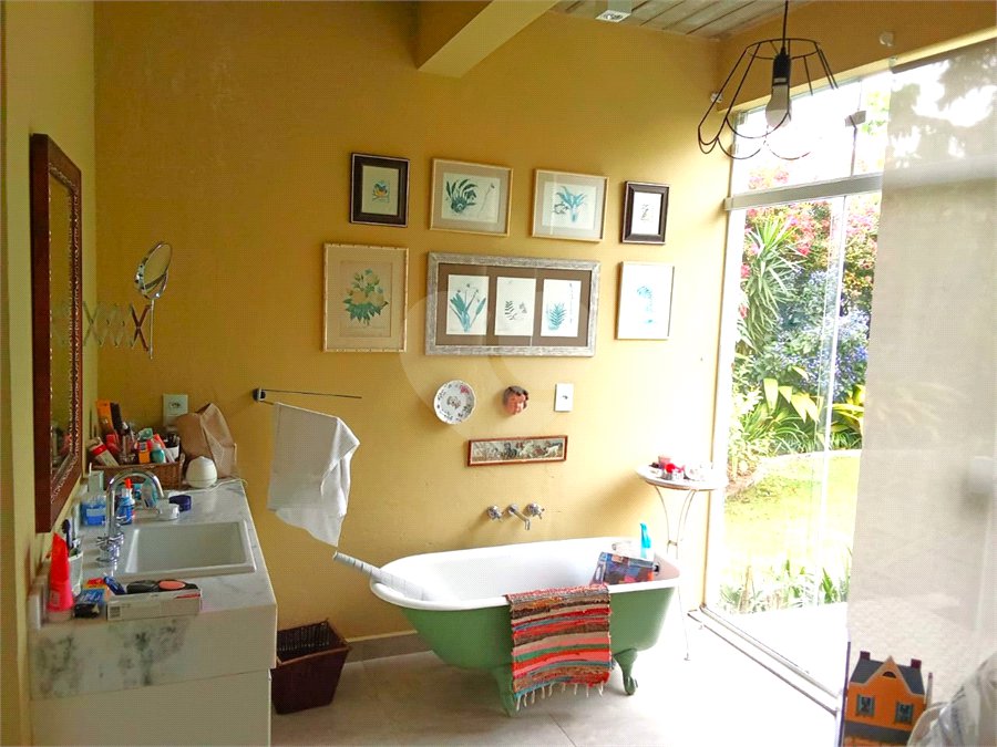 Casa à venda com 4 quartos, sendo 2 suítes,  no condomínio Vivenda do Lago, Sorocaba - SP