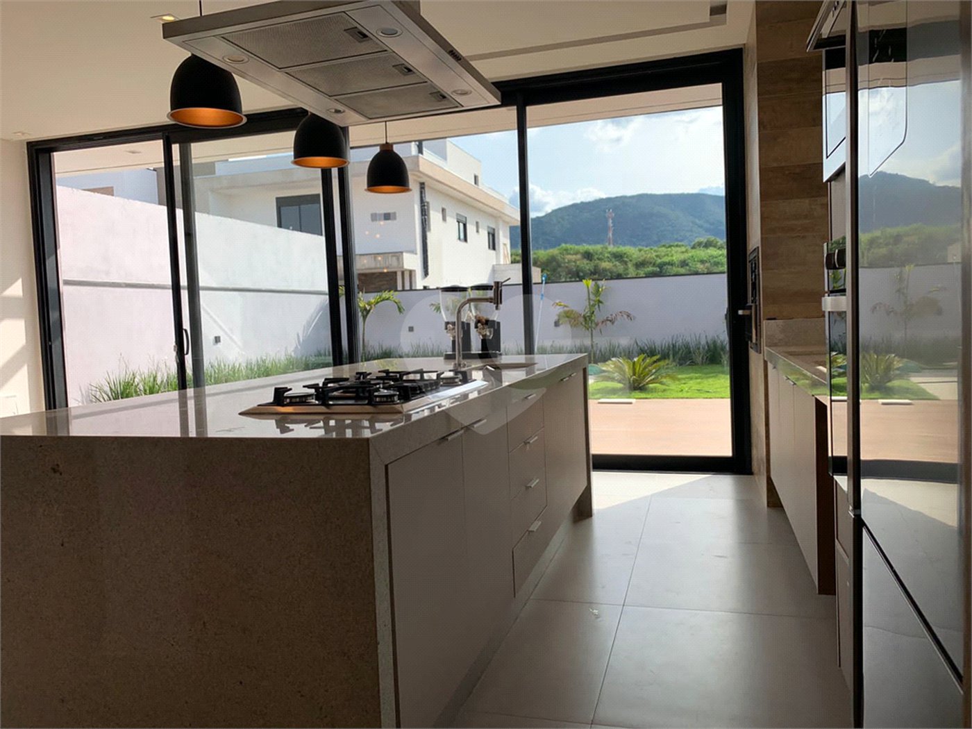 Casa à venda com 4 suítes no condomínio Brisas Jundiaí, Jundiaí - SP