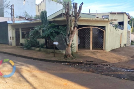 Oportunidade Única no Santa Felícia: Casa 3 dormitórios, Conforto, Espaço de Sobra e a Melhor Localização de São Carlos!