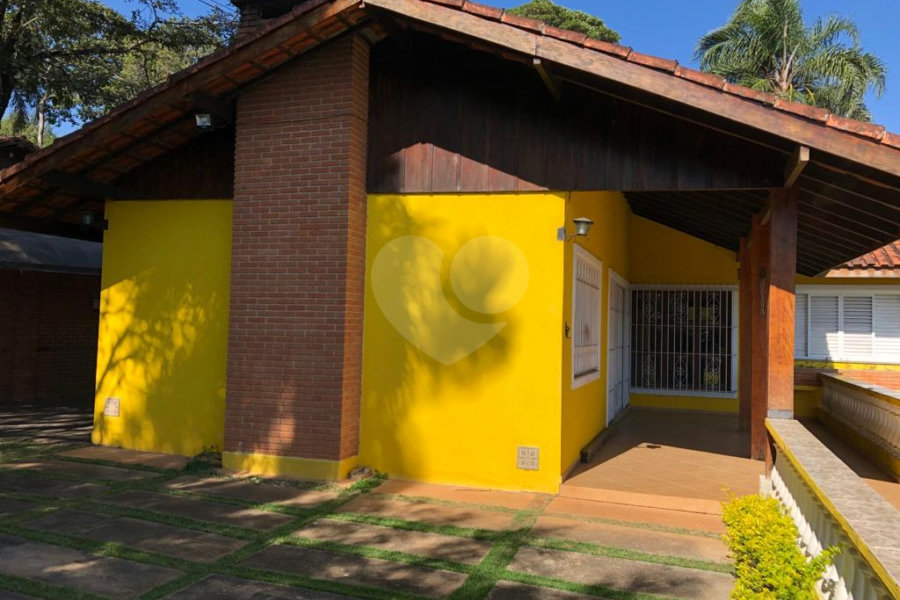 Casa Térrea à venda com 4 quartos, sendo 2 suítes, em Roseira, Mairiporã, SP