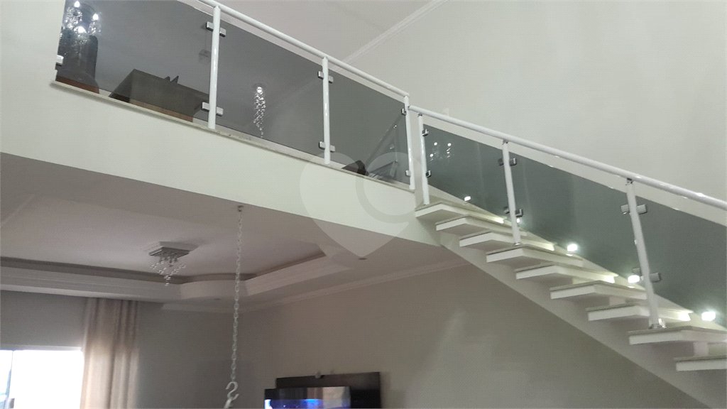 Chácara em Área Rural de Piracaia, com casa principal + 4 kitnets alugadas, excelente localização