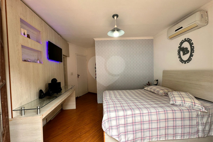 Casa à venda com 5 quartos, sendo 3 suítes, no condomínio Jd Itatinga, São Paulo - SP