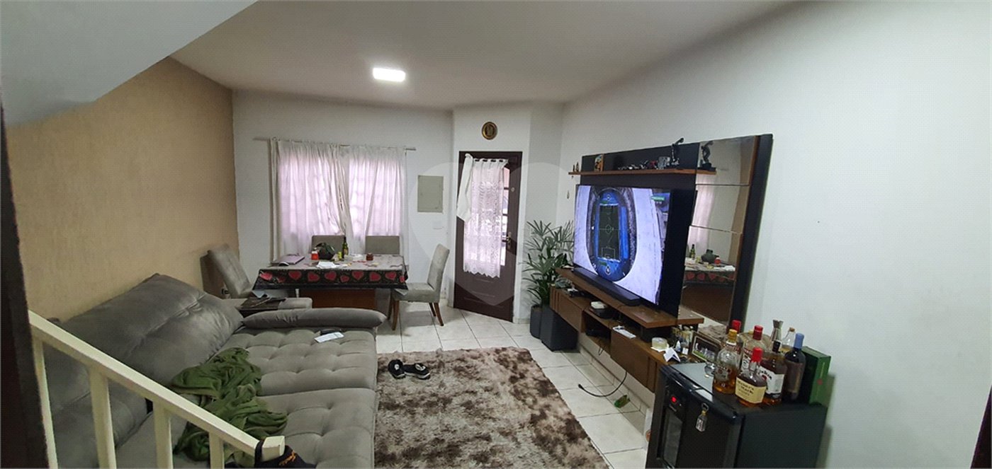 Casa à venda com 3 quartos, sendo 1 suíte, no condomínio Primavera, São Paulo - SP