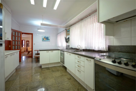 Casa à venda com 4 quartos, sendo 2 suítes, em Interlagos, São Paulo, SP