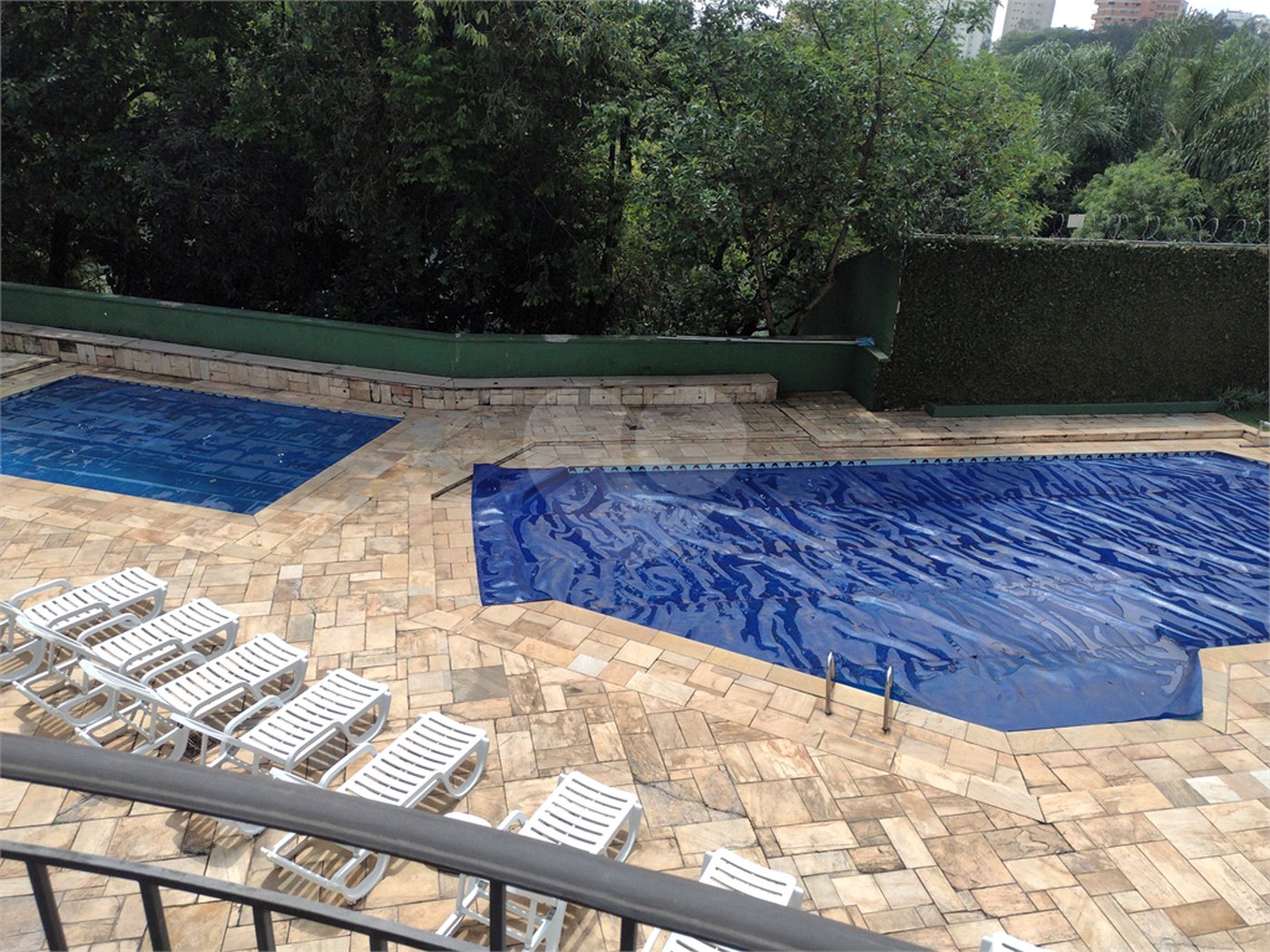 Casa à venda com 4 quartos, sendo 3 suítes,  no condomínio Vila das Flores, São Paulo - SP
