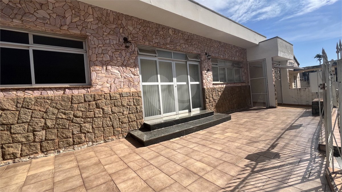 Casa Térrea com 3 dormitórios no Centro de Atibaia