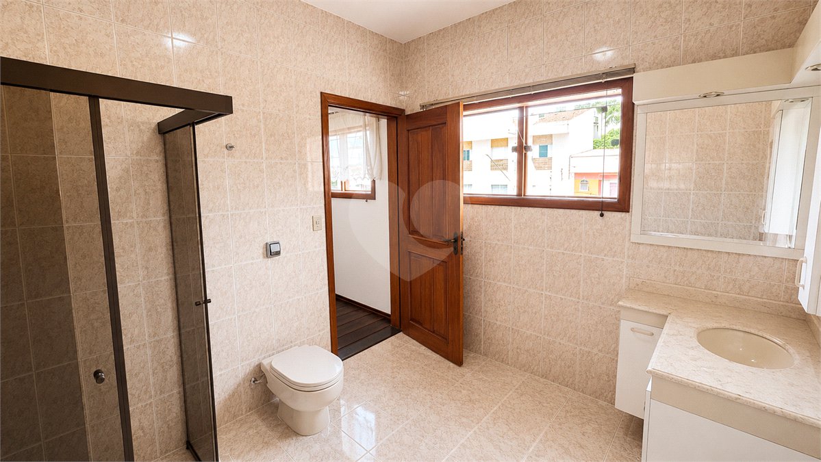 Sobrado à venda com 4 quartos, sendo 2 suítes, em Vila Pires, Santo André, SP