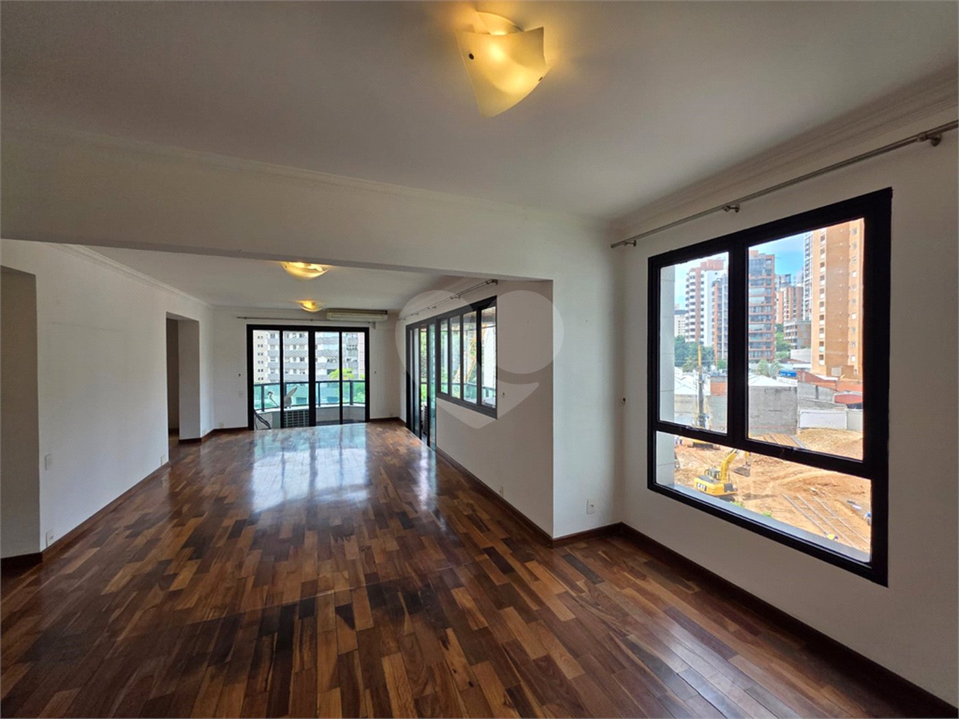Apartamento à venda com 3 suítes em Vila Uberabinha, São Paulo, SP