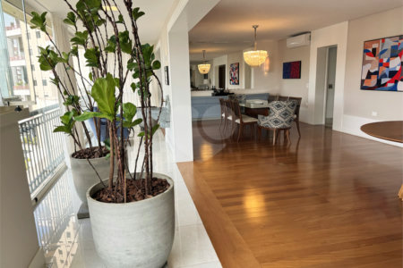 Apartamento à venda com 3 suítes em Itaim Bibi, São Paulo, SP