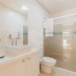 Casa à venda com 5 quartos, sendo 4 suítes, no condomínio Figueira Garden, Atibaia - SP