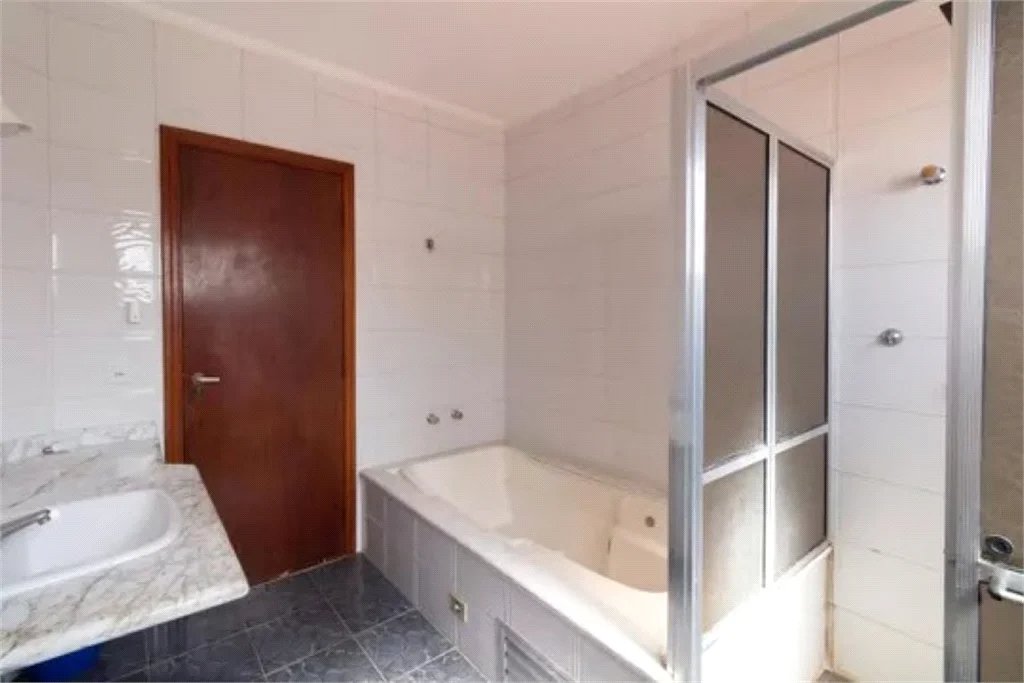 Sobrado à venda com 4 quartos em Jardim das Vertentes, São Paulo, SP