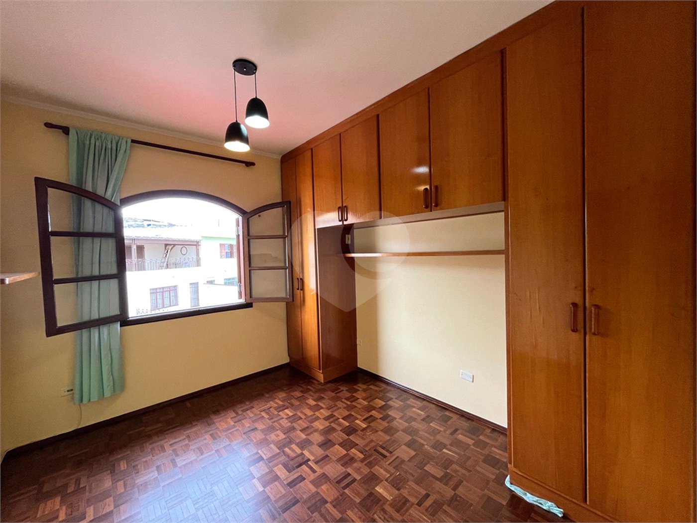 Sobrado à venda com 4 quartos, sendo 2 suítes, em Tremembé, São Paulo, SP