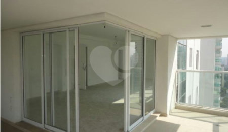 Apartamento à venda com 3 suítes em Campo Belo, São Paulo, SP