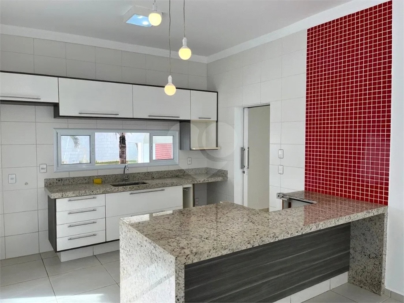 Casa para alugar com 3 suítes no condomínio Figueira Garden, Atibaia - SP