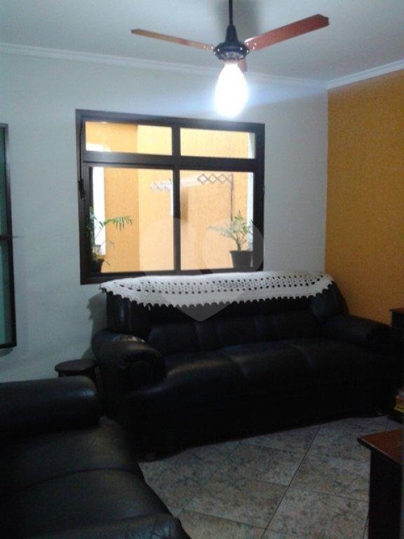 Sobrado à venda com 3 quartos, sendo 1 suíte, em Tremembé, São Paulo, SP