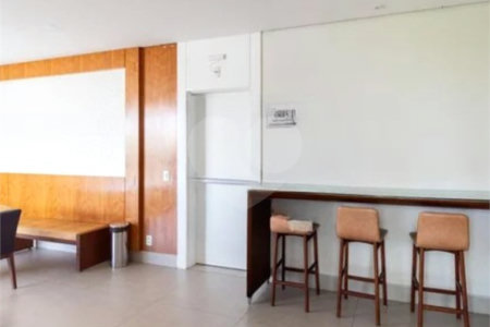 Apartamento à venda com 2 quartos, sendo 1 suíte,  em Quarta Parada, São Paulo, SP