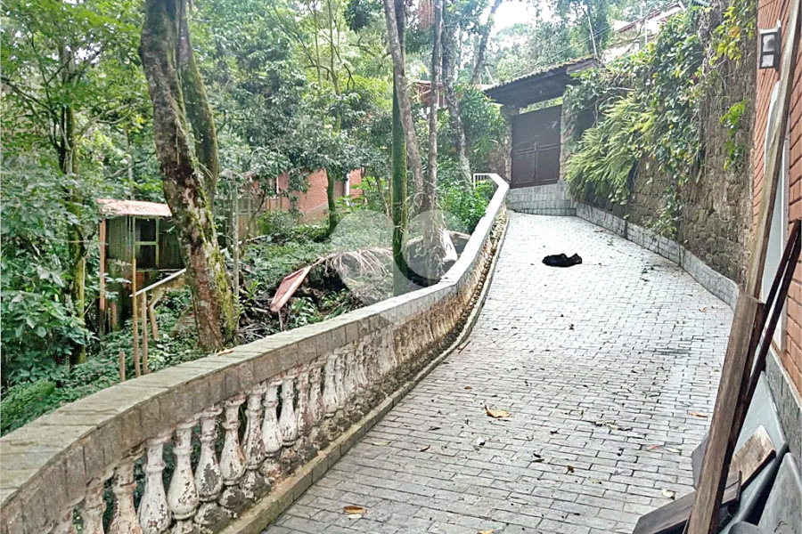 Casa à venda com 5 quartos, sendo 4 suítes, em Roseira, Mairiporã, SP