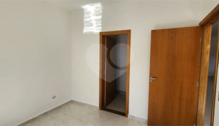 Casa à venda com 2 suítes no condomínio Vilagio, Atibaia - SP
