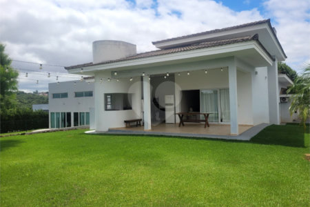 Casa à venda com 3 suítes no condomínio Village Saint Charbel, Araçoiaba da Serra - SP