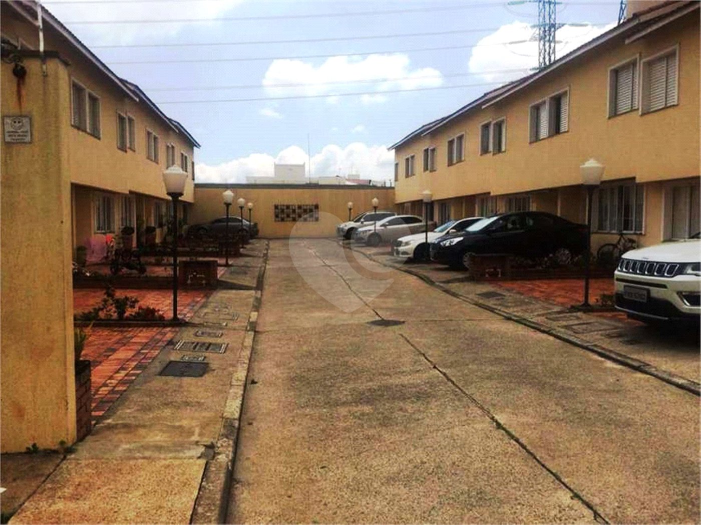 Casa à venda com 3 quartos, sendo 1 suíte, no condomínio Vila das Macieiras, São Paulo - SP