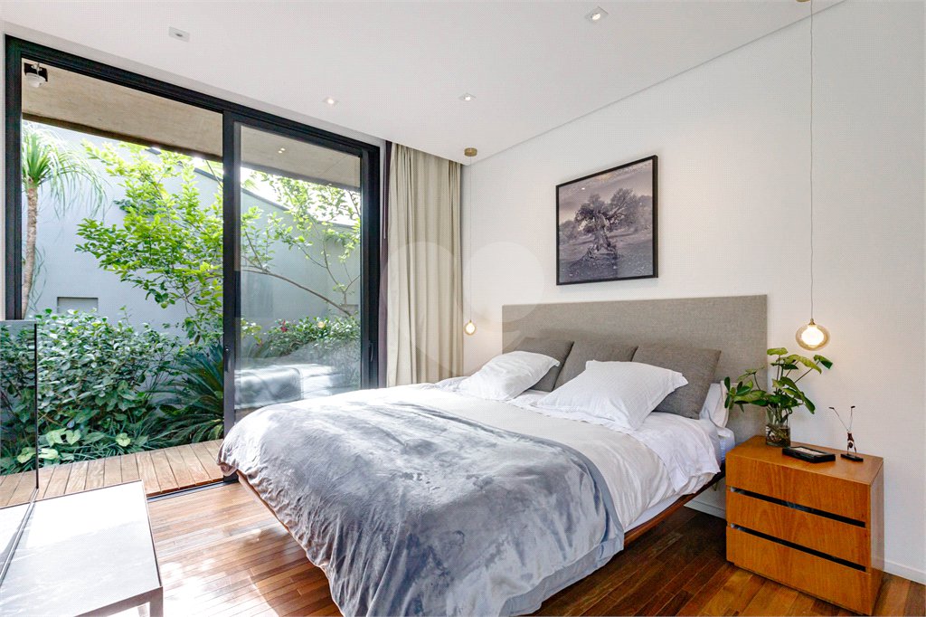 Casa à venda com 6 quartos, sendo 2 suítes,  em Santo Amaro, São Paulo, SP
