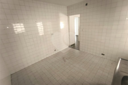 Casa à venda ou para alugar com 5 quartos, sendo 1 suíte,  em Parque Independência, São Paulo, SP
