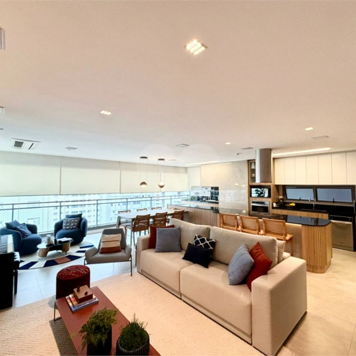 Apartamento à venda com 3 suítes em Moema, São Paulo, SP