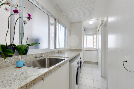 Apartamento à venda com 4 quartos, sendo 2 suítes, em Campo Belo, São Paulo, SP