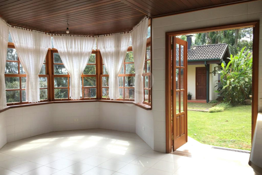 Casa à venda com 5 quartos, sendo 4 suítes,  no condomínio Cantareira, Mairiporã - SP