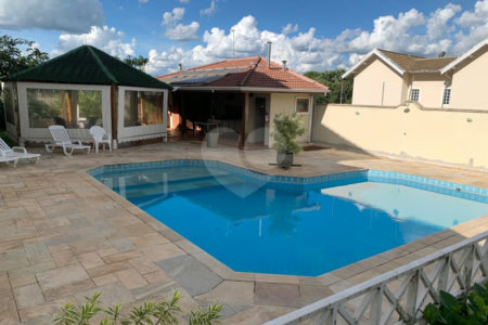 Casa à venda com 5 suítes no condomínio Jardim São Felipe, Atibaia - SP