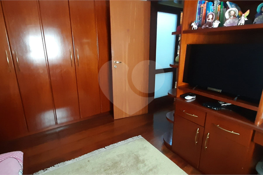 Casa à venda com 4 quartos, sendo 3 suítes, no condomínio Sausalito, Mairiporã - SP