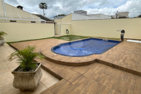 Casa à venda com 3 quartos, sendo 1 suíte, no condomínio Lago da Serra, Araçoiaba da Serra - SP