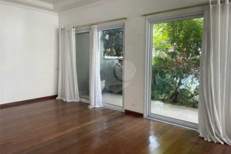 Casa de Vila à venda com 3 quartos, sendo 1 suíte, em Jardim Hípico, São Paulo, SP