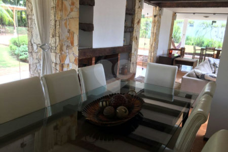 Casa à venda com 3 quartos, sendo 1 suíte, no condomínio Lago Azul, Araçoiaba da Serra - SP