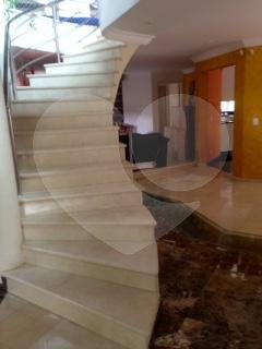 Sobrado à venda com 4 quartos, sendo 2 suítes, em Alpes da Cantareira, Mairiporã, SP
