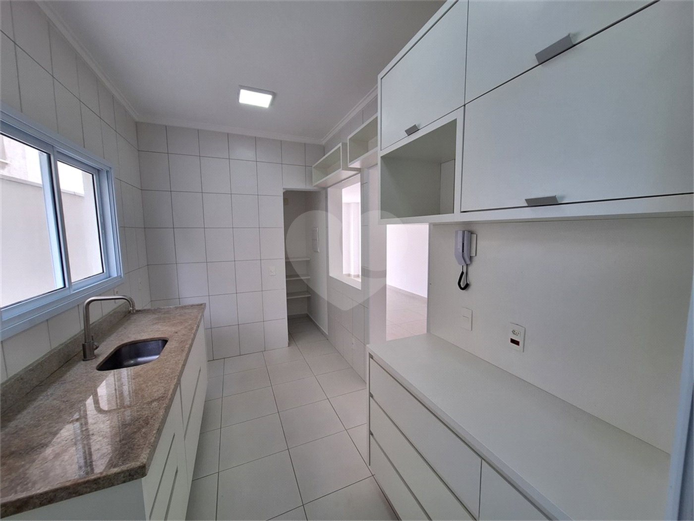 Casa à venda com 3 quartos, sendo 1 suíte, no condomínio Villagio Montalcino, Vinhedo - SP