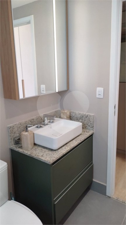 Apartamento a venda na Saúde 2 dormitórios com 2 vagas de garagem demarcadas. Aceita e estuda Permuta.